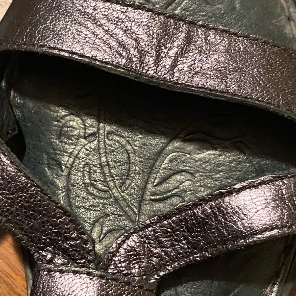 Born Sandals - Picture 2 of 7